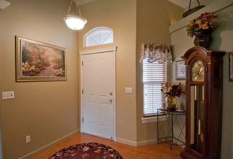 844 Paramount Way, Redding, CA 96003 photo 4