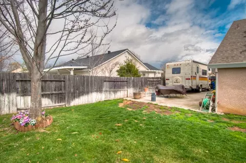 844 Paramount Way, Redding, CA 96003 photo 23