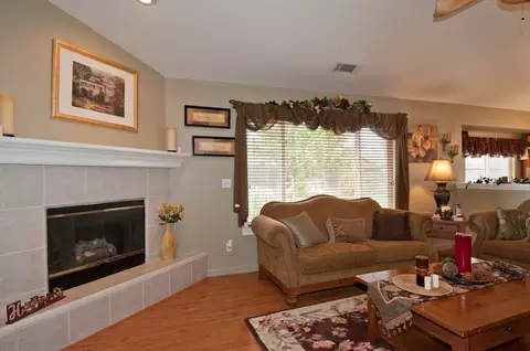 844 Paramount Way, Redding, CA 96003 photo 8