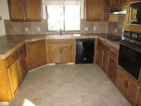 508 Royal Oaks Dr, Redding, CA 96001 photo 3