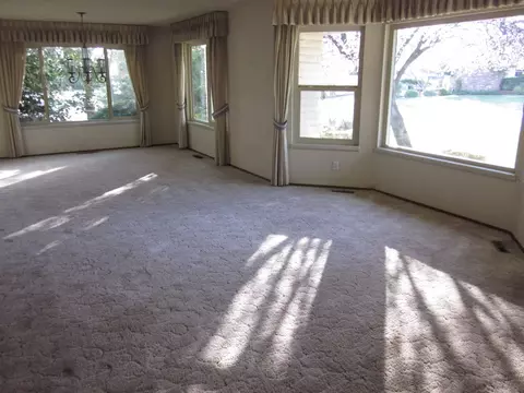508 Royal Oaks Dr, Redding, CA 96001 photo 2