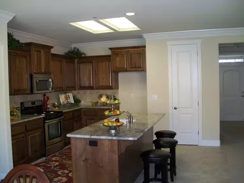 659 Mill Valley Pkwy, Redding, CA 96003 photo 5