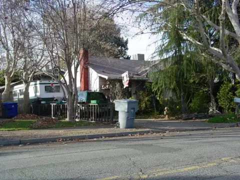2464 California St, Redding, CA 96001 photo 1