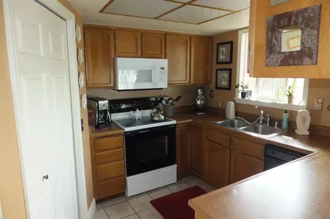 974 Chamise Way, Redding, CA 96002 photo 2