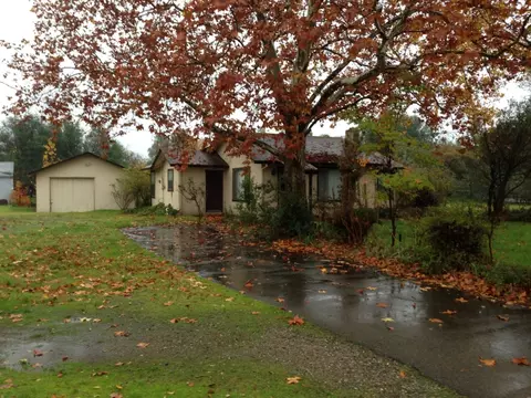 1713 Canby Rd, Redding, CA 96002 photo 1