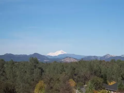 627 Rogue River Way, Redding, CA 96003 photo 4