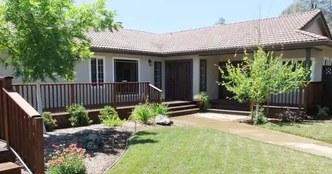 15878 Macleod Dr, Redding, CA 96001 photo 2