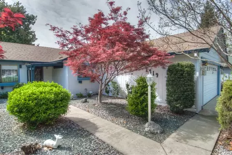 1819 Vega St, Redding, CA 96002 photo 1