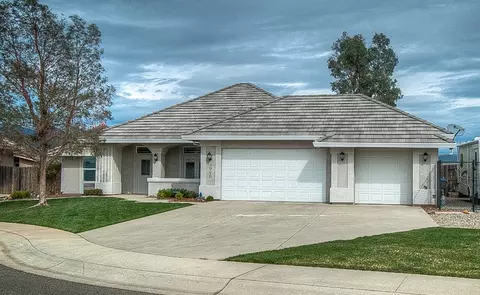 4846 Ferrington Ct, Redding, CA 96003 photo 2