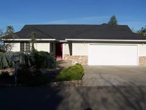 2125 Chestnut St, Redding, CA 96001 photo 1