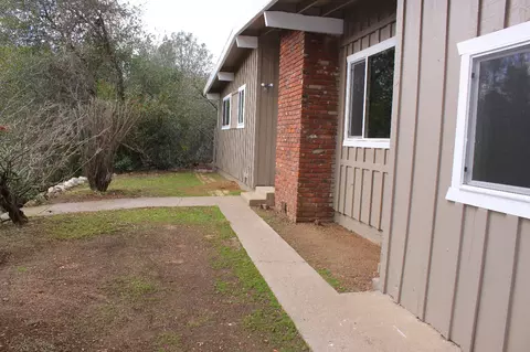 17684 Petty Ln, Redding, CA 96003 photo 2