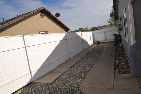 1858 Juarez Ln, Redding, CA 96003 photo 7