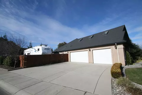 4980 Yellowstone Dr, Redding, CA 96002 photo 2