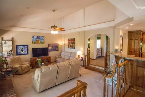 2210 Hope Ln, Redding, CA 96003 photo 6