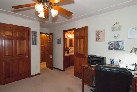 2210 Hope Ln, Redding, CA 96003 photo 12