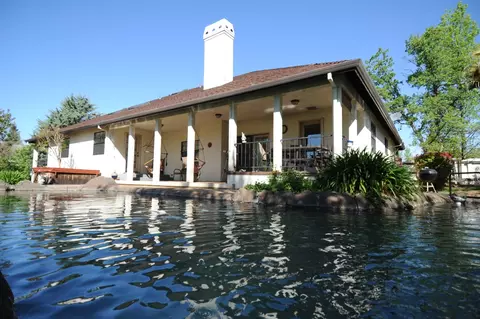 2210 Hope Ln, Redding, CA 96003 photo 3