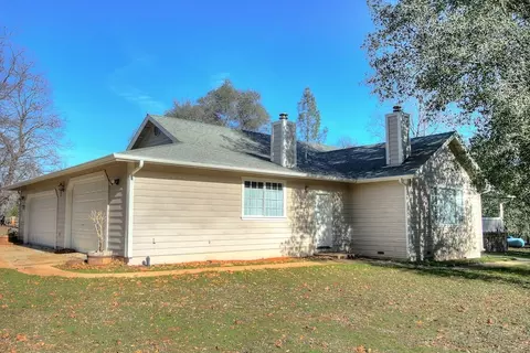 20807 Lonita Trl, Redding, CA 96003 photo 4
