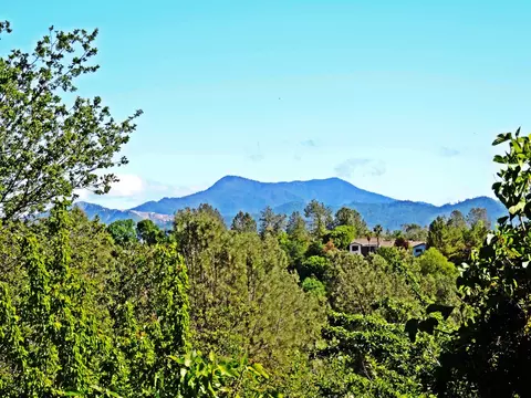 357 River Park Dr, Redding, CA 96003 photo 3
