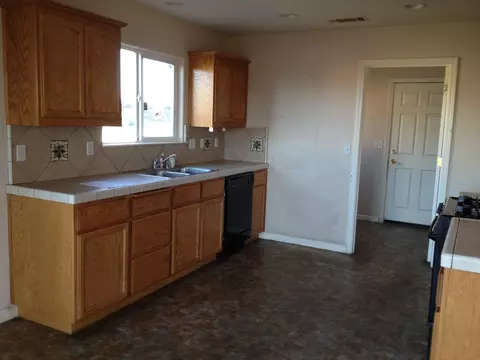 910 Collyer Dr, Redding, CA 96003 photo 3