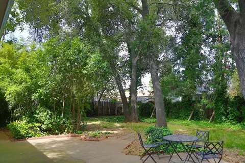 588 Rafael St, Redding, CA 96002 photo 3