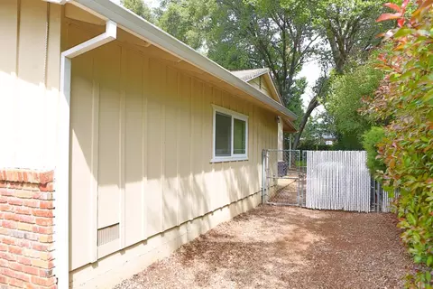 588 Rafael St, Redding, CA 96002 photo 24