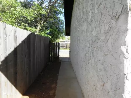 1594 Hemlock Ave, Anderson, CA 96007 photo 5