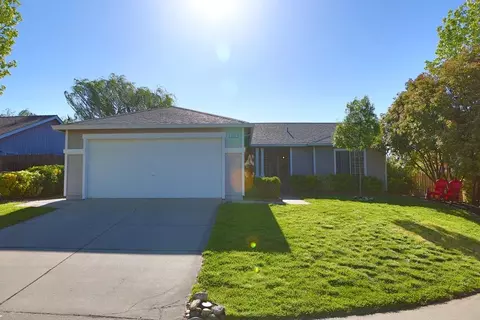 861 Mallard St, Redding, CA 96003 photo 1