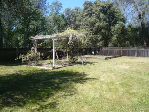 6748 Digger Pine Ln, Anderson, CA 96007 photo 10