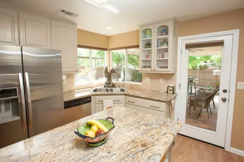 1737 Capistrano Walk, Redding, CA 96003 photo 9
