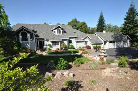 8024 Macie Cir, Redding, CA 96001 photo 4