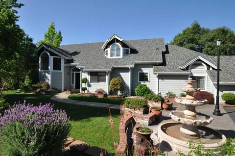 8024 Macie Cir, Redding, CA 96001 photo 3