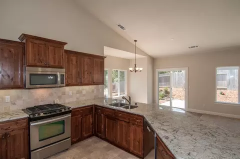 3290 Piper Way, Redding, CA 96001 photo 5
