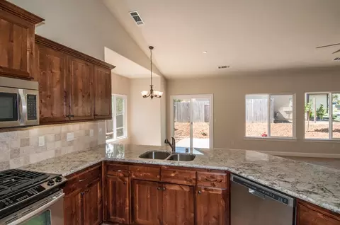 3290 Piper Way, Redding, CA 96001 photo 12