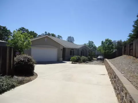 4695 Nantucket Dr, Redding, CA 96001 photo 2
