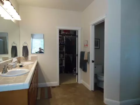 4695 Nantucket Dr, Redding, CA 96001 photo 9