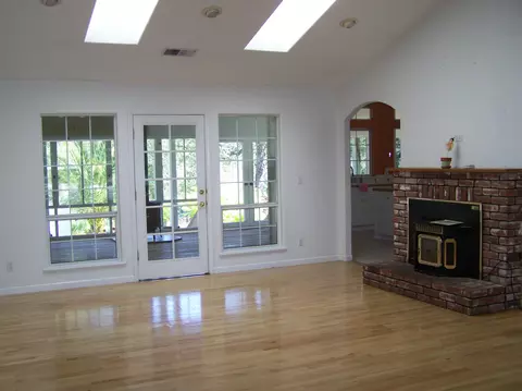 10185 Victoria Dr, Redding, CA 96001 photo 5