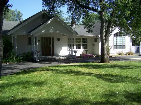 10185 Victoria Dr, Redding, CA 96001 photo 1