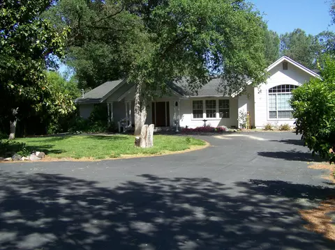 10185 Victoria Dr, Redding, CA 96001 photo 2