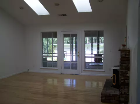 10185 Victoria Dr, Redding, CA 96001 photo 4