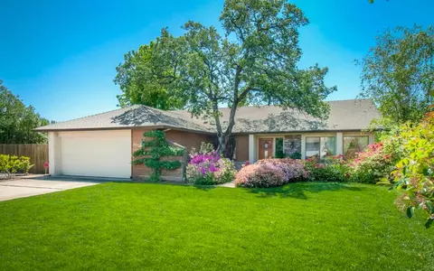 3515 Wasatch Dr, Redding, CA 96001 photo 2