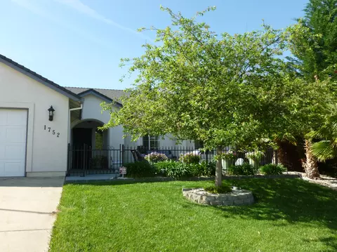 1752 Record Ln, Redding, CA 96001 photo 1