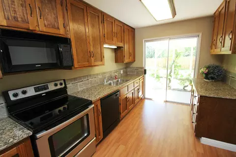 1104 C, Redding, CA 96002 photo 2