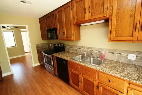 1104 C, Redding, CA 96002 photo 3