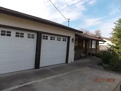 1325 Mistletoe Ln, Redding, CA 96002 photo 1