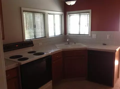 1468 Benton, Redding, CA 96001 photo 5