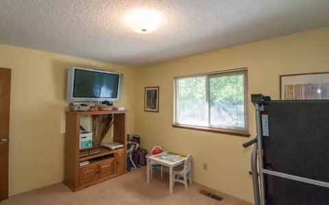2754 Wyndham Ln, Redding, CA 96001 photo 19