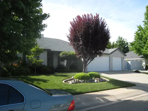 2447 Cumberland Dr, Redding, CA 96001 photo 2