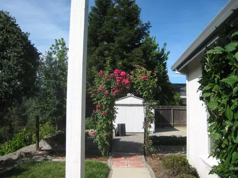 2447 Cumberland Dr, Redding, CA 96001 photo 13