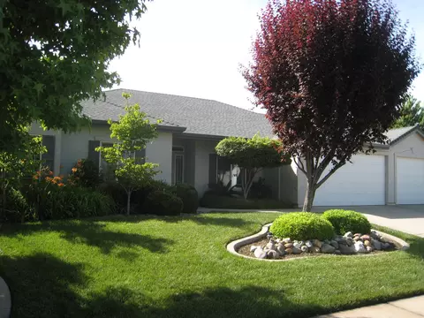 2447 Cumberland Dr, Redding, CA 96001 photo 1