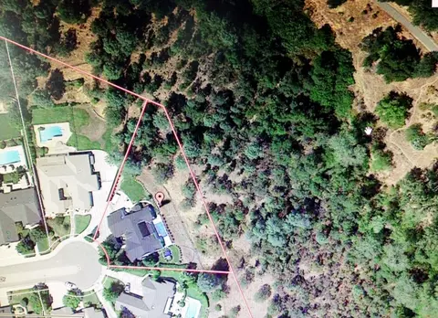 2697 Cumberland Dr, Redding, CA 96001 photo 2